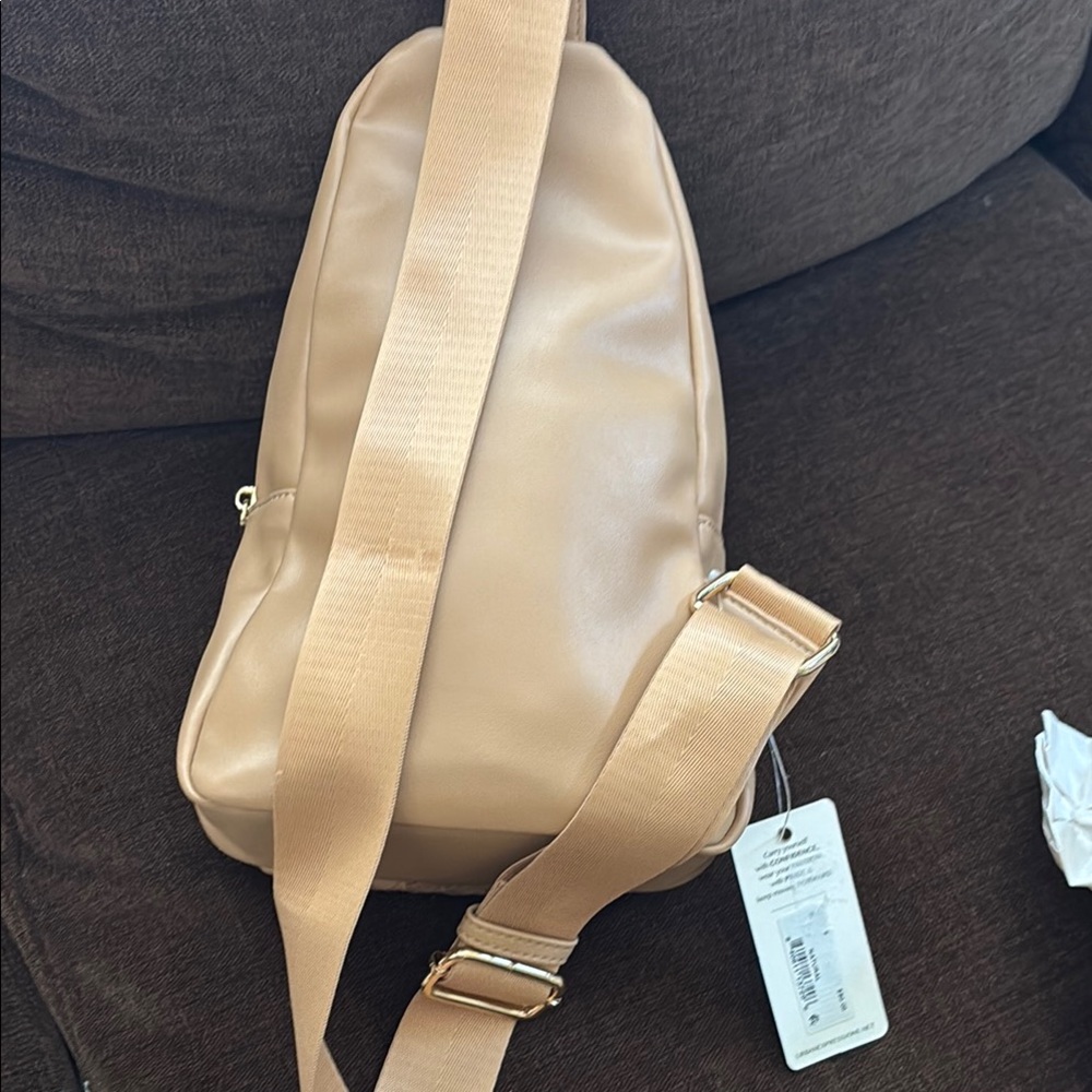 Tan Woven Crossbody Bag NWT
URBAN EXPRESSION - Picture 8 of 8